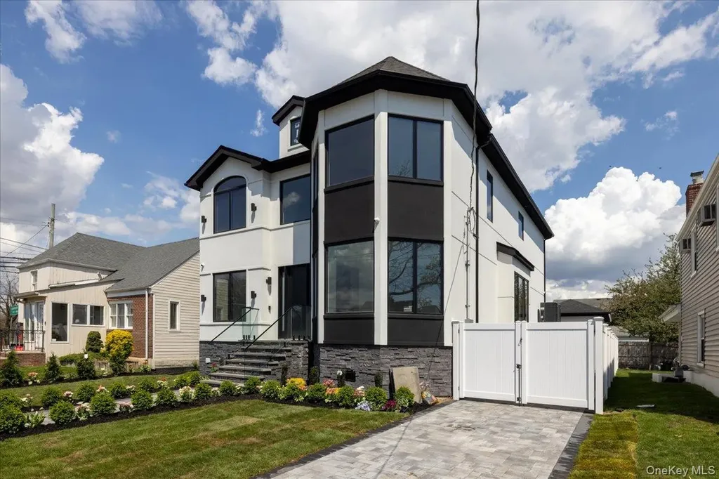 544 Arlington Road Cedarhurst NY 11516