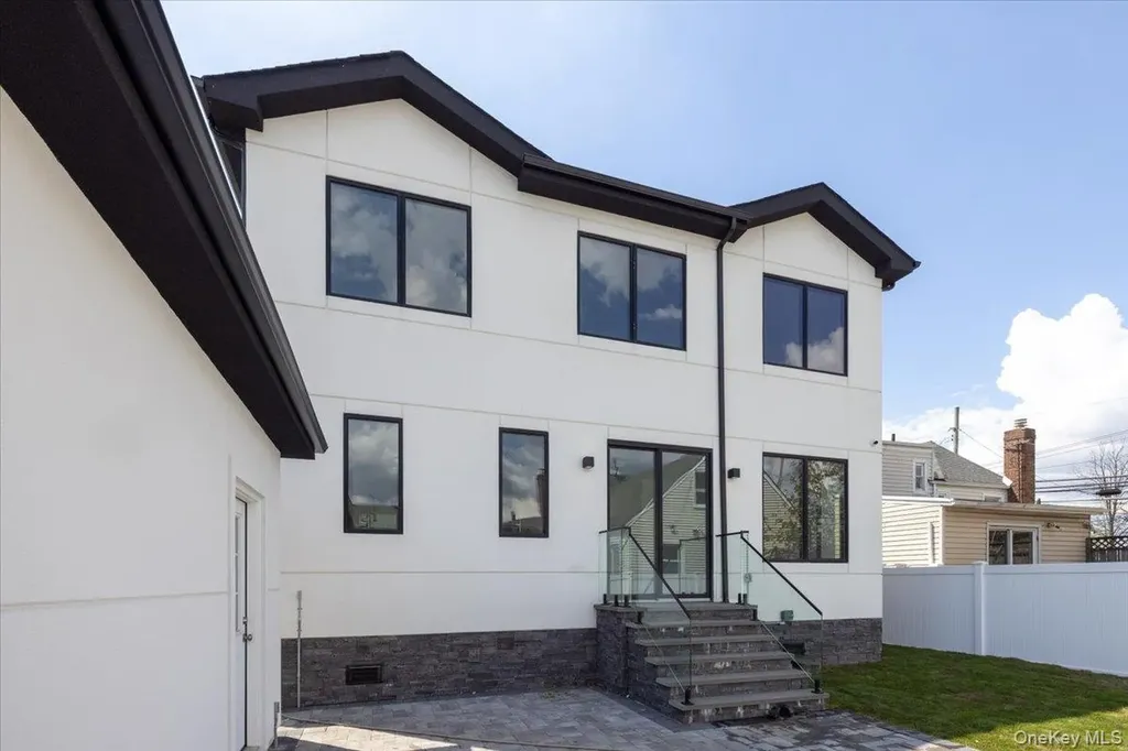 544 Arlington Road Cedarhurst NY 11516