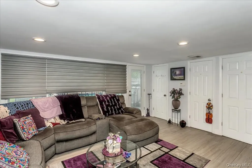 113 Northern Parkway W Plainview NY 11803