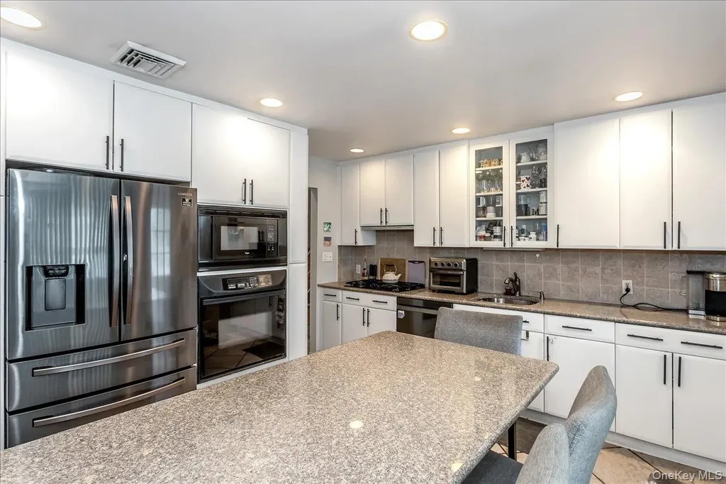 113 Northern Parkway W Plainview NY 11803