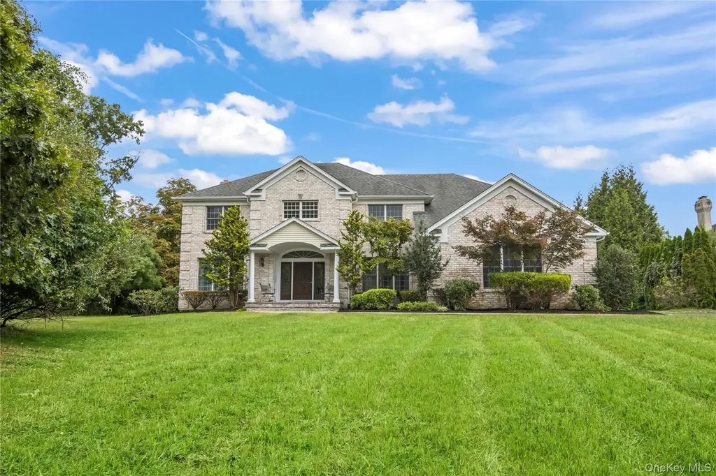 10 Rolling Meadow Lane Northport NY 11768