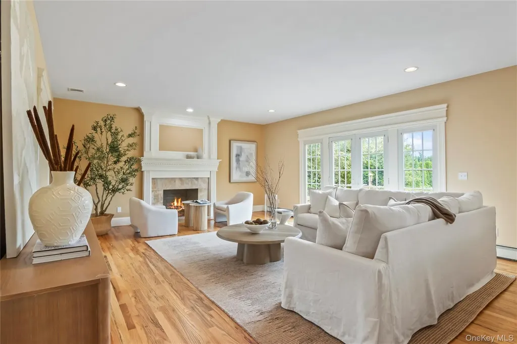 10 Rolling Meadow Lane Northport NY 11768