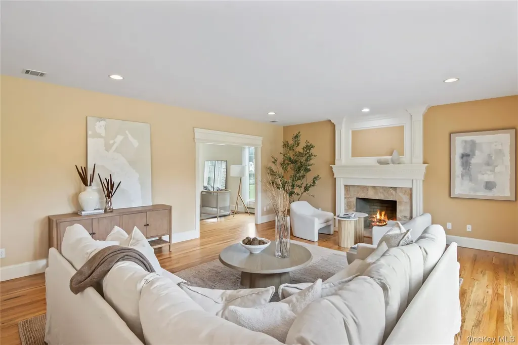 10 Rolling Meadow Lane Northport NY 11768