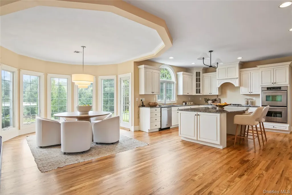 10 Rolling Meadow Lane Northport NY 11768