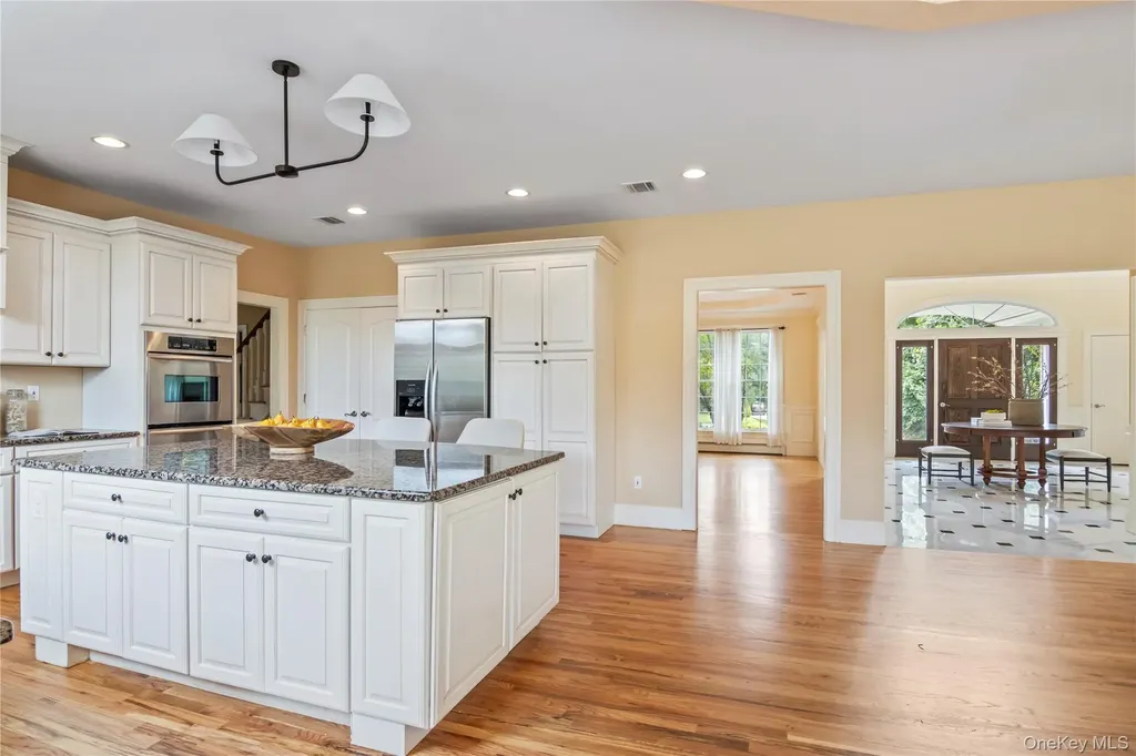 10 Rolling Meadow Lane Northport NY 11768