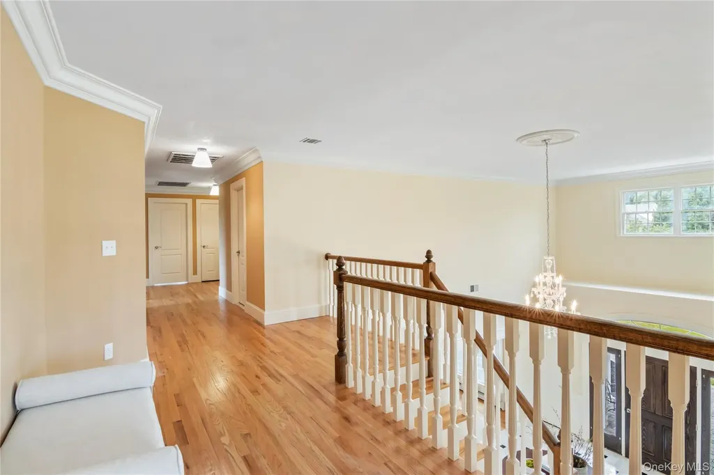 10 Rolling Meadow Lane Northport NY 11768
