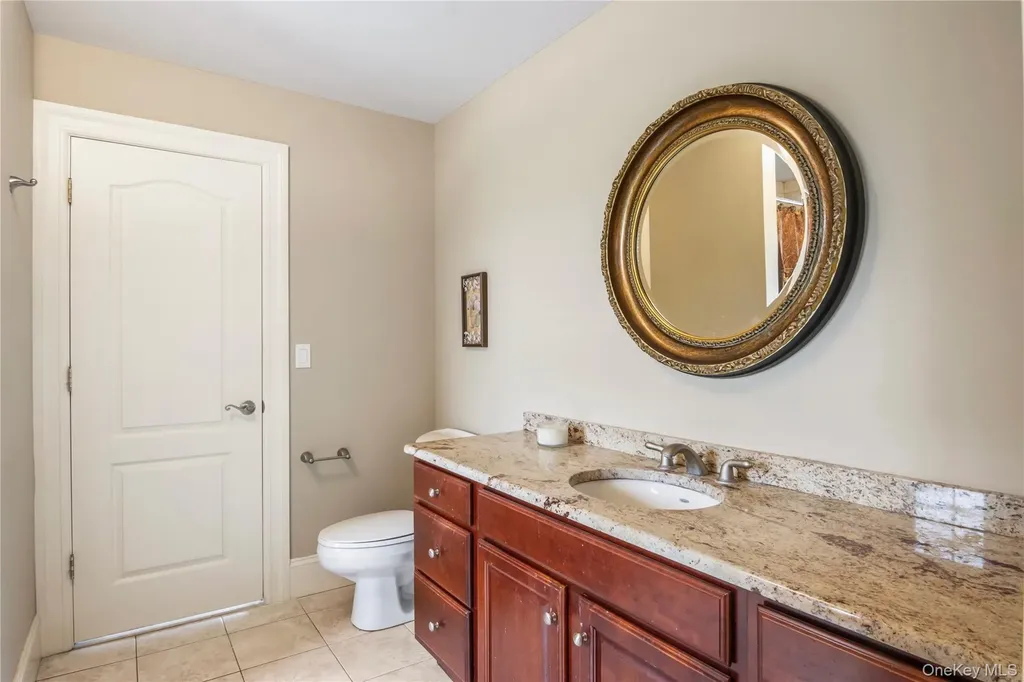 10 Rolling Meadow Lane Northport NY 11768