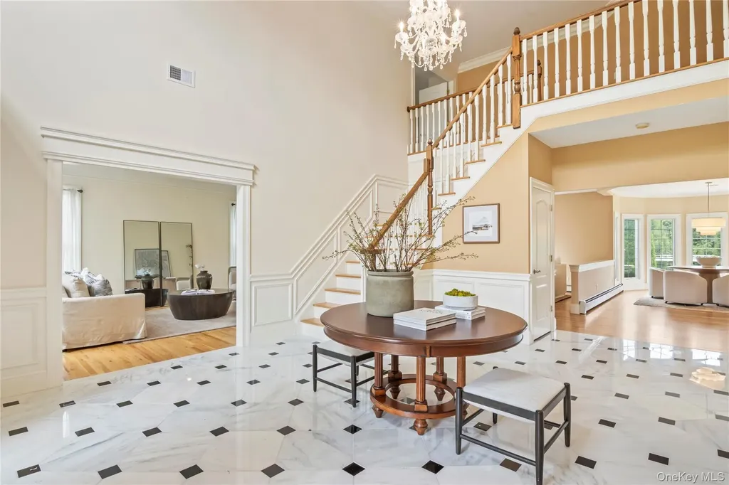 10 Rolling Meadow Lane Northport NY 11768