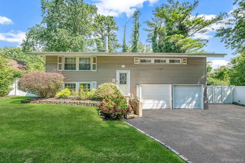 27 Split Cedar Drive Islandia NY 11749