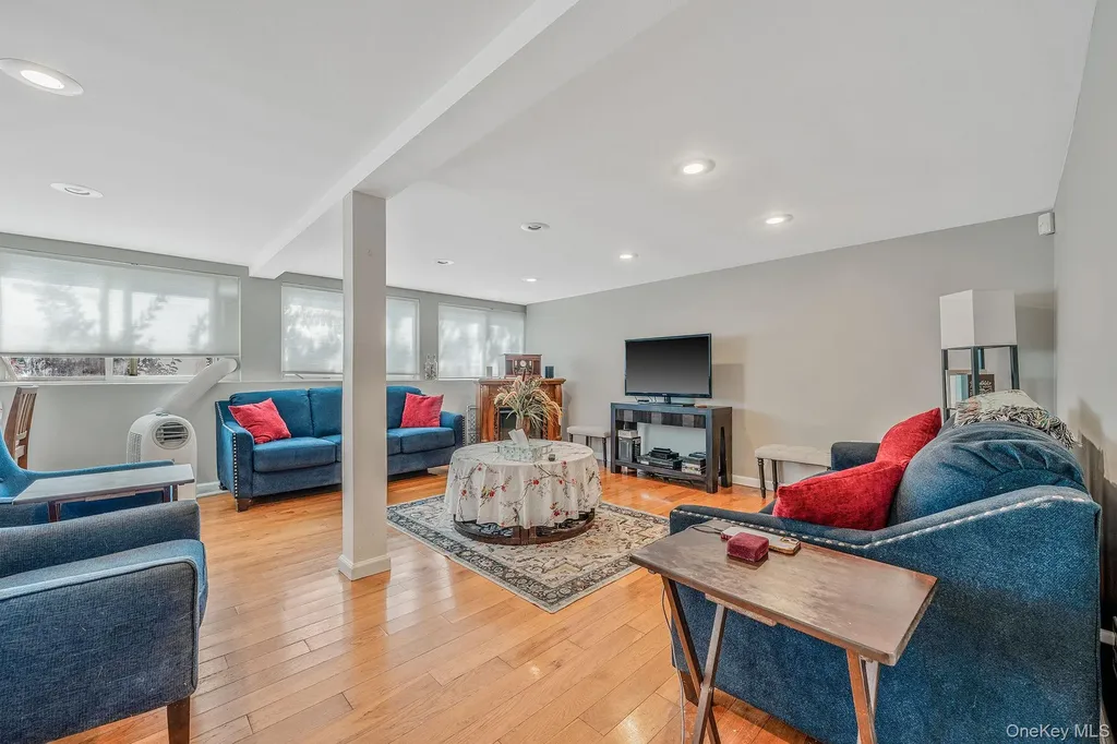 27 Split Cedar Drive Islandia NY 11749