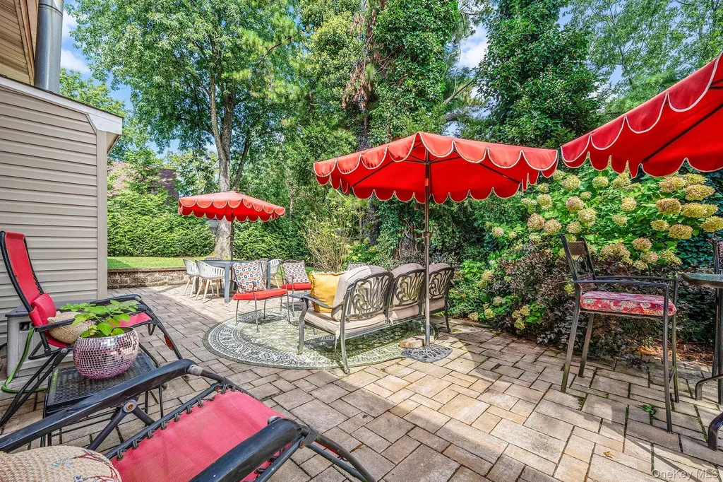 27 Split Cedar Drive Islandia NY 11749