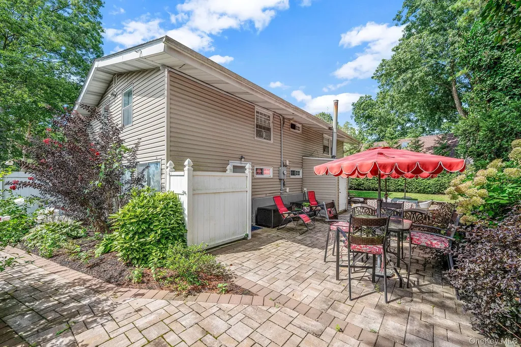 27 Split Cedar Drive Islandia NY 11749