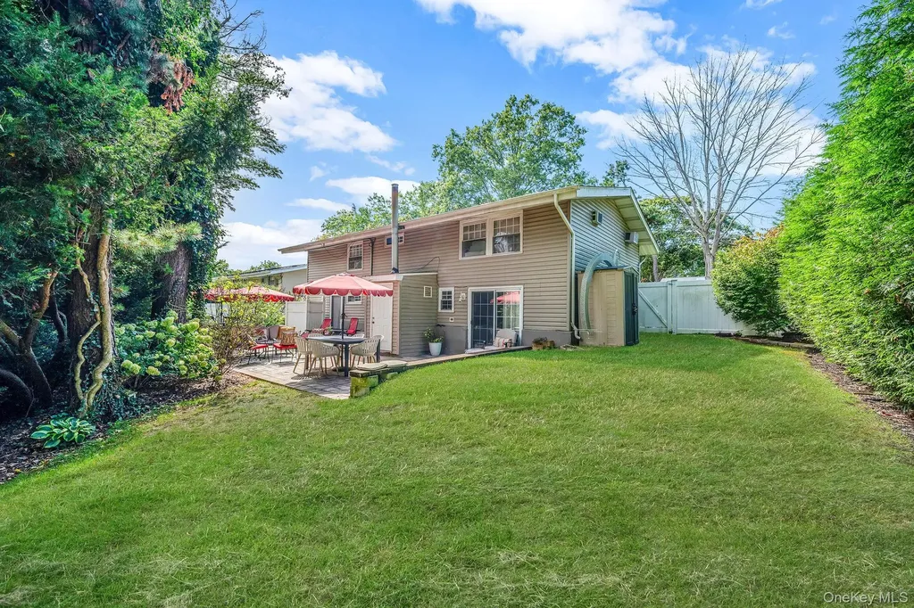 27 Split Cedar Drive Islandia NY 11749