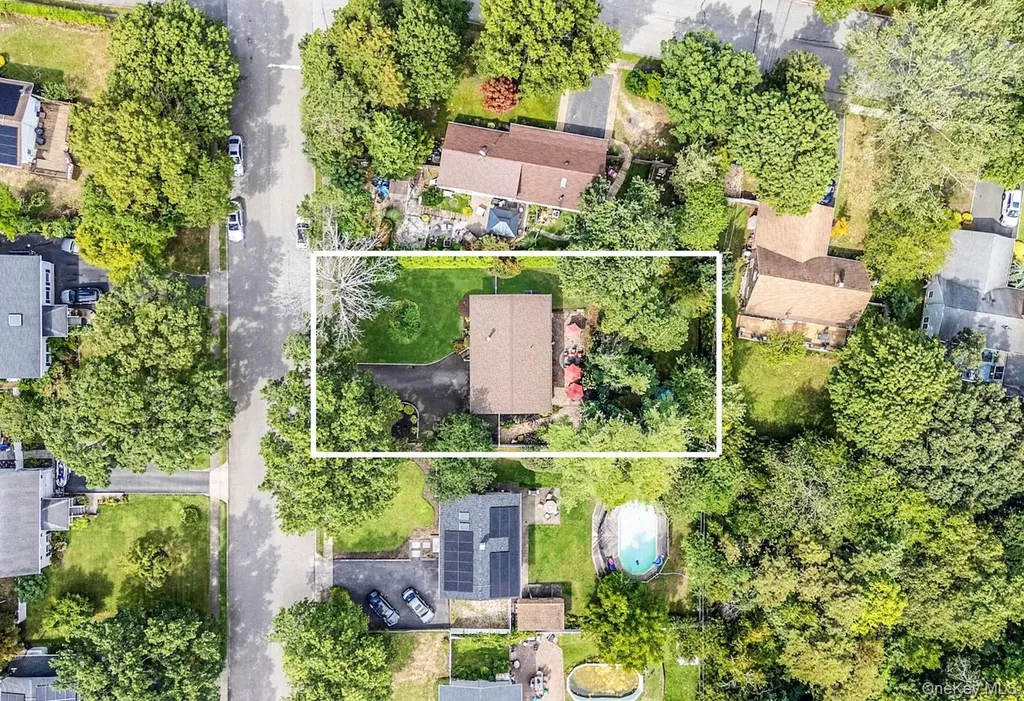 27 Split Cedar Drive Islandia NY 11749