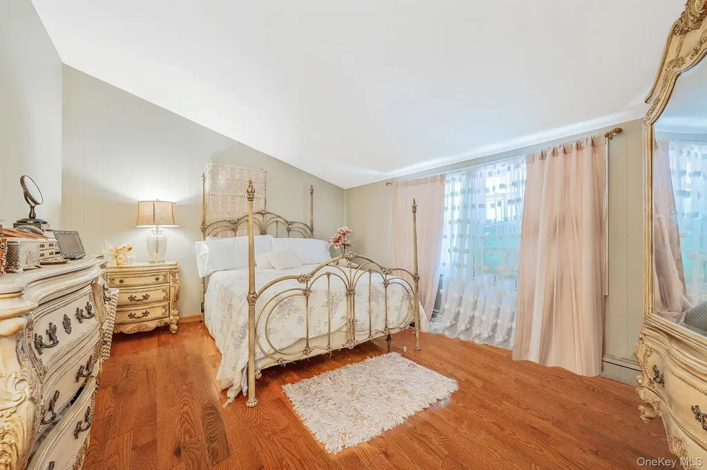 27 Split Cedar Drive Islandia NY 11749