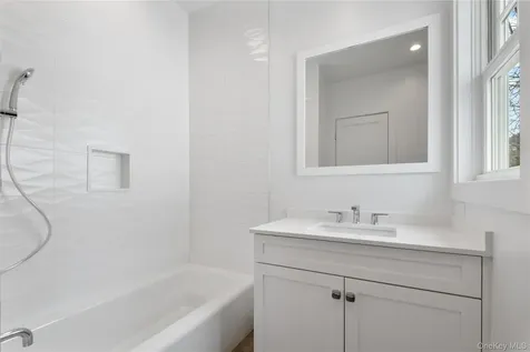 8 Dell Road Scarsdale NY 10583