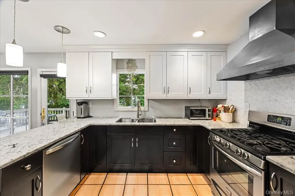1127 Fordham Lane Woodmere NY 11598