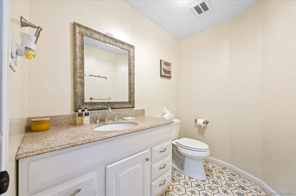 1127 Fordham Lane Woodmere NY 11598