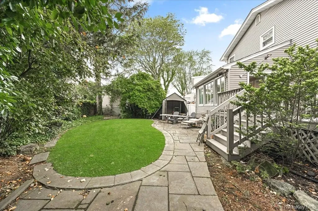 1127 Fordham Lane Woodmere NY 11598