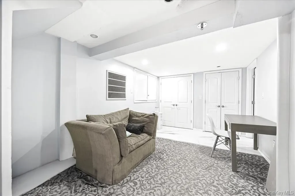 1127 Fordham Lane Woodmere NY 11598