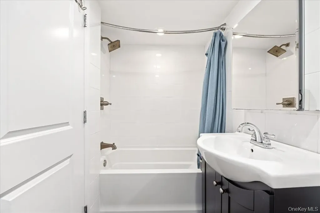 1127 Fordham Lane Woodmere NY 11598