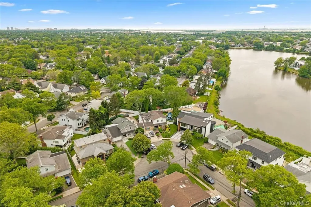 1127 Fordham Lane Woodmere NY 11598