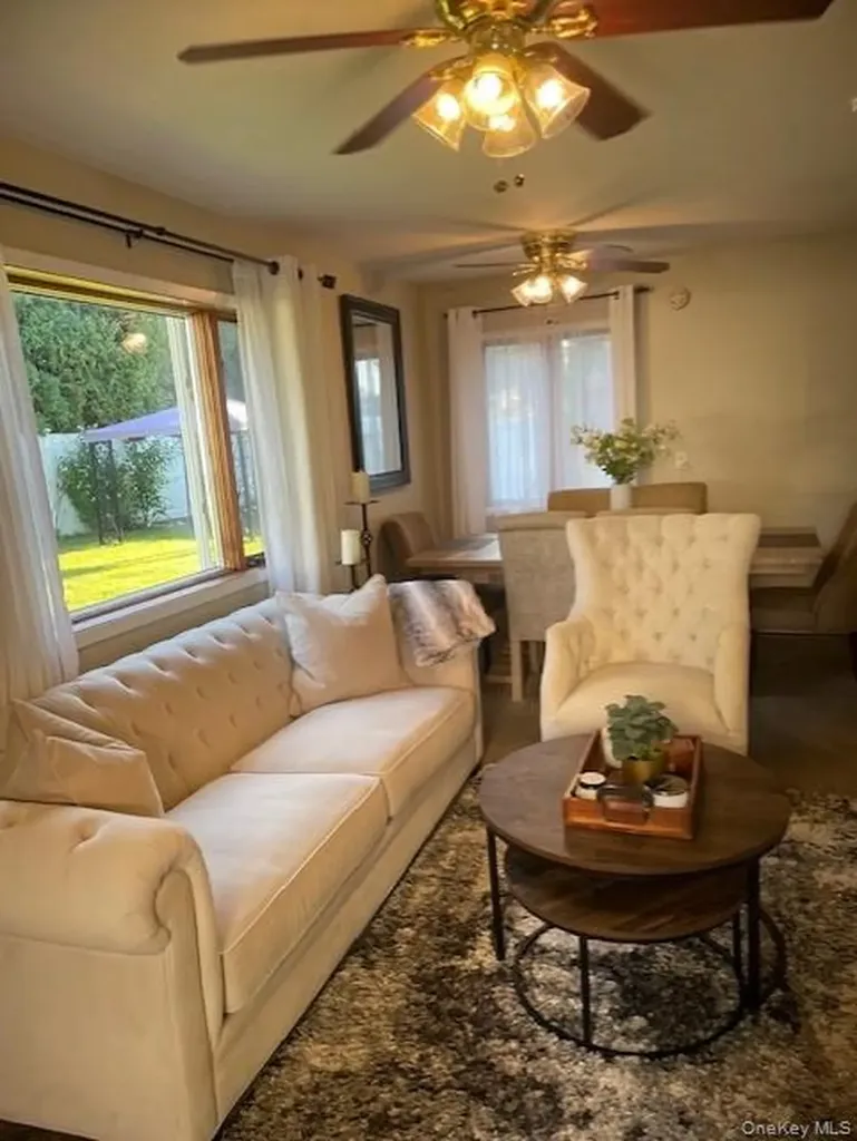 306 Broadway West Babylon NY 11704