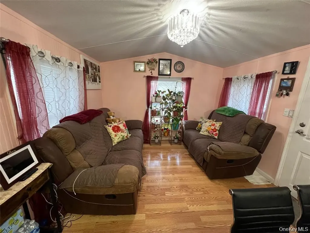 2 Mazies Lane New Windsor NY 12553