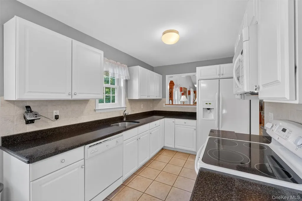 36 Tall Tree Lane Poughkeepsie NY 12601