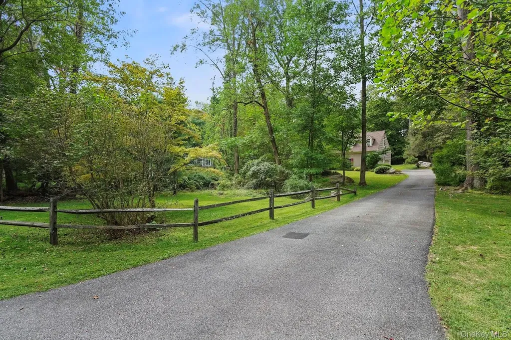 41 Valley Lane Chappaqua NY 10514