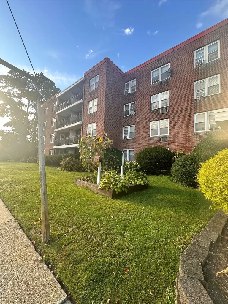250 W Merrick Road Freeport NY 11520