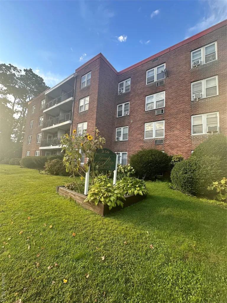 250 W Merrick Road Freeport NY 11520