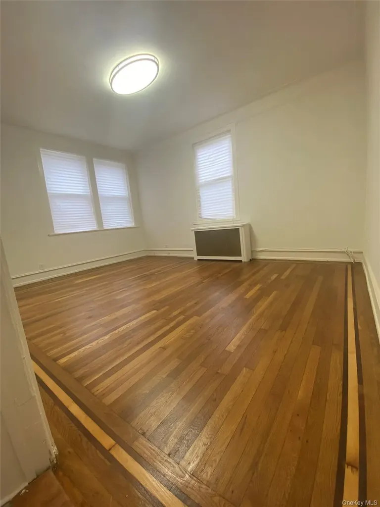4331 Murdock Avenue Bronx NY 10466