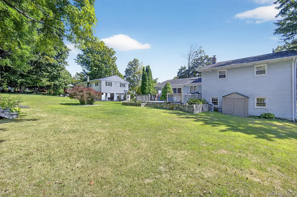 24 Fairview Road Mahopac NY 10541