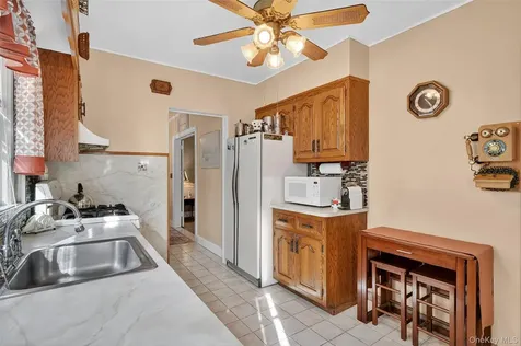 49 Bryn Mawr Terrace Yonkers NY 10701