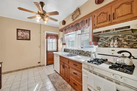 49 Bryn Mawr Terrace Yonkers NY 10701