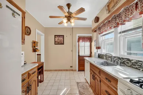49 Bryn Mawr Terrace Yonkers NY 10701