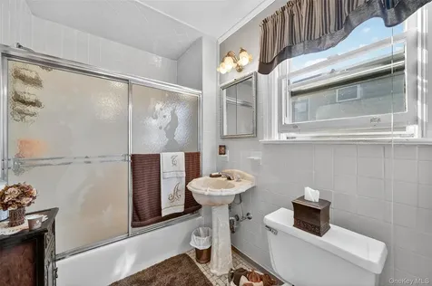 49 Bryn Mawr Terrace Yonkers NY 10701