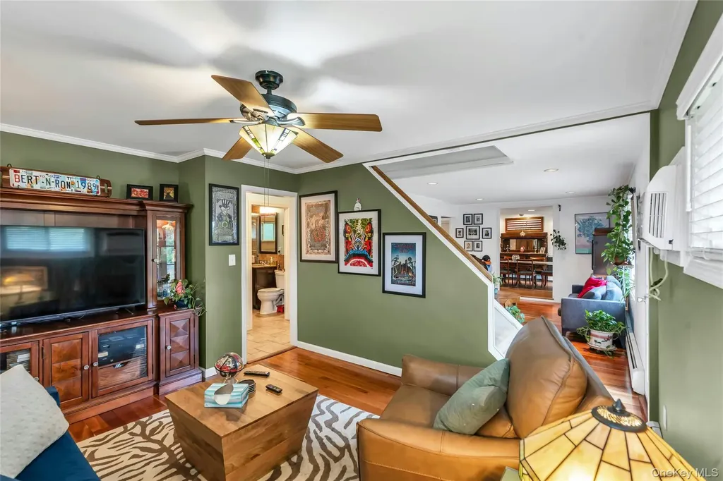 29 Crystal Lane Westbury NY 11590