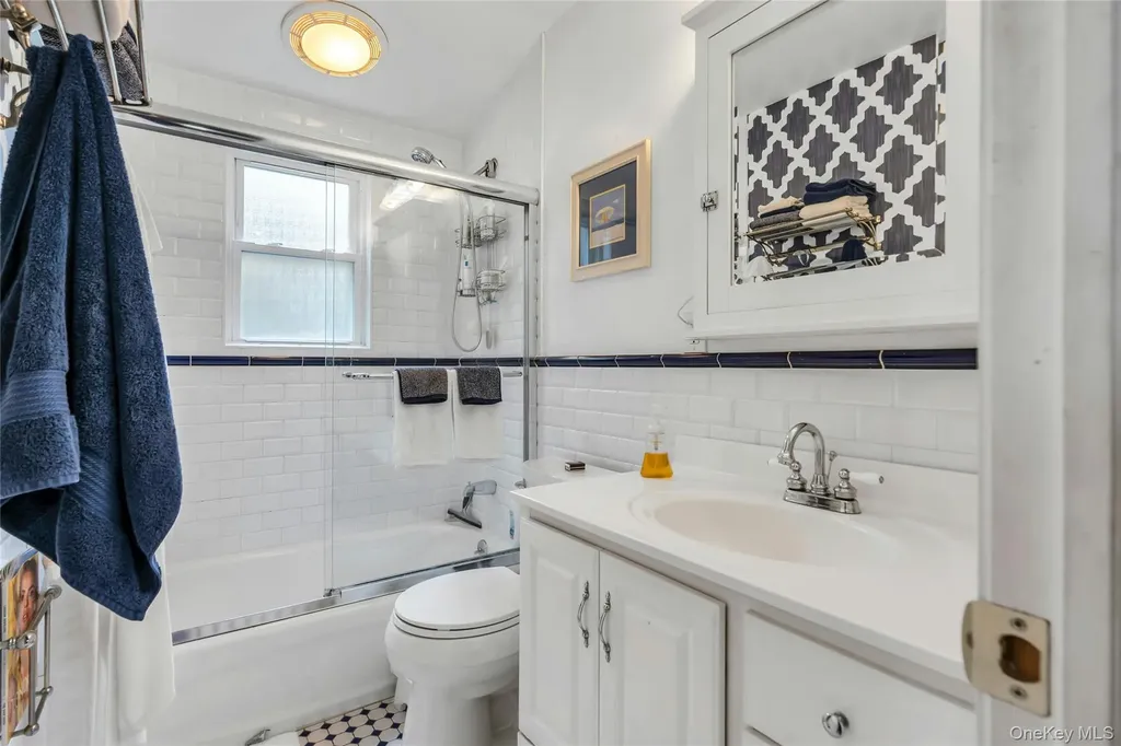 29 Crystal Lane Westbury NY 11590