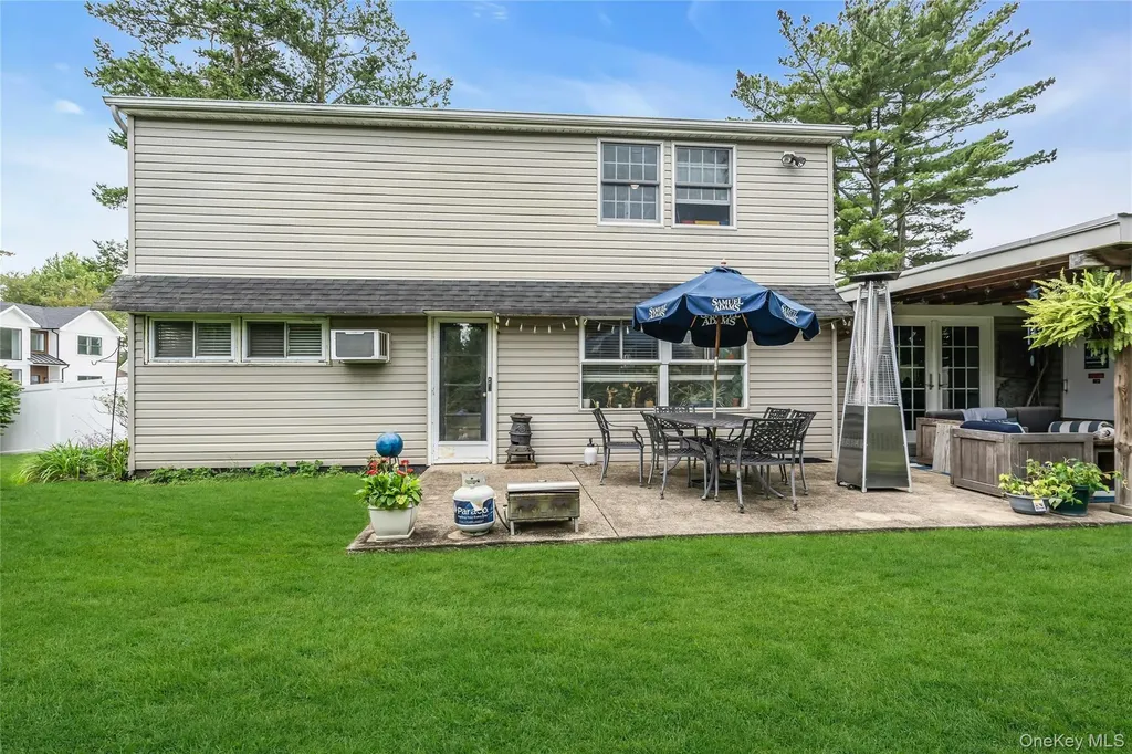 29 Crystal Lane Westbury NY 11590