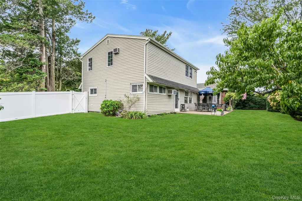 29 Crystal Lane Westbury NY 11590