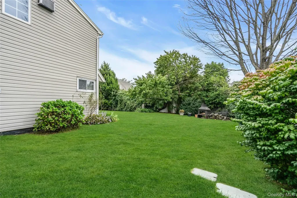 29 Crystal Lane Westbury NY 11590