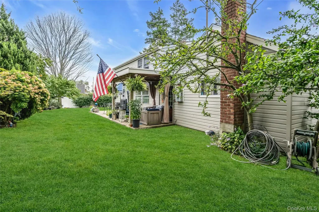 29 Crystal Lane Westbury NY 11590