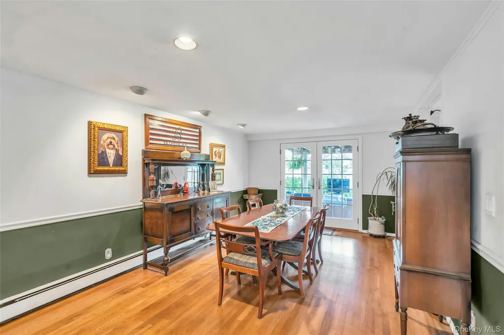 29 Crystal Lane Westbury NY 11590