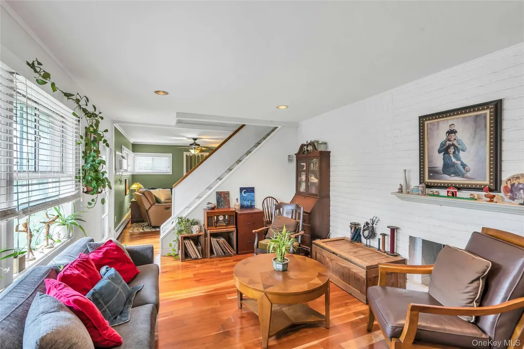 29 Crystal Lane Westbury NY 11590