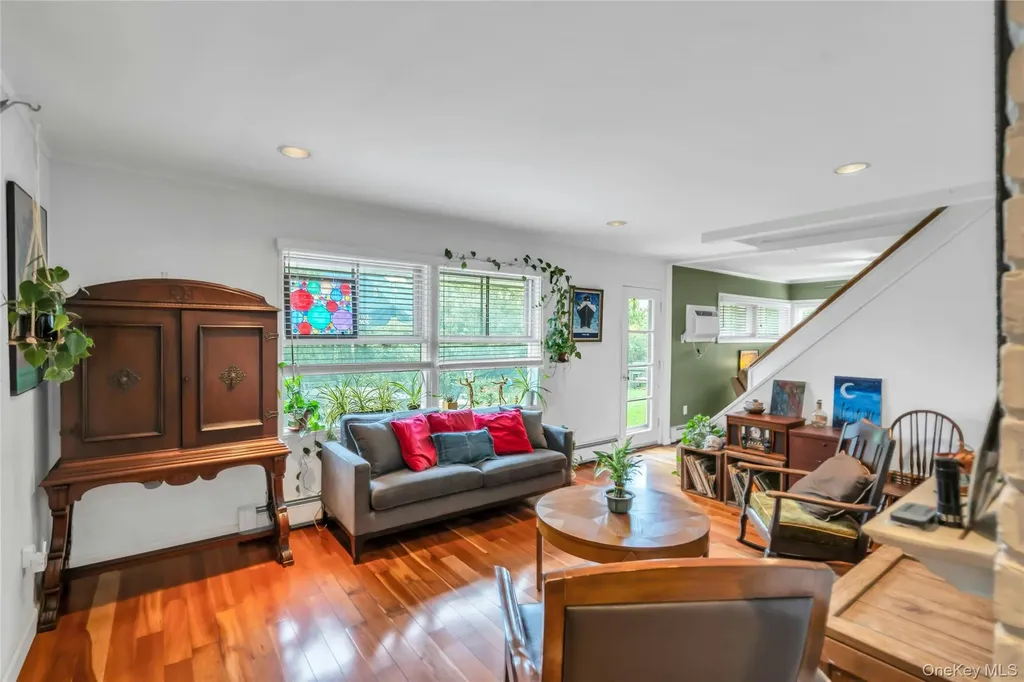 29 Crystal Lane Westbury NY 11590