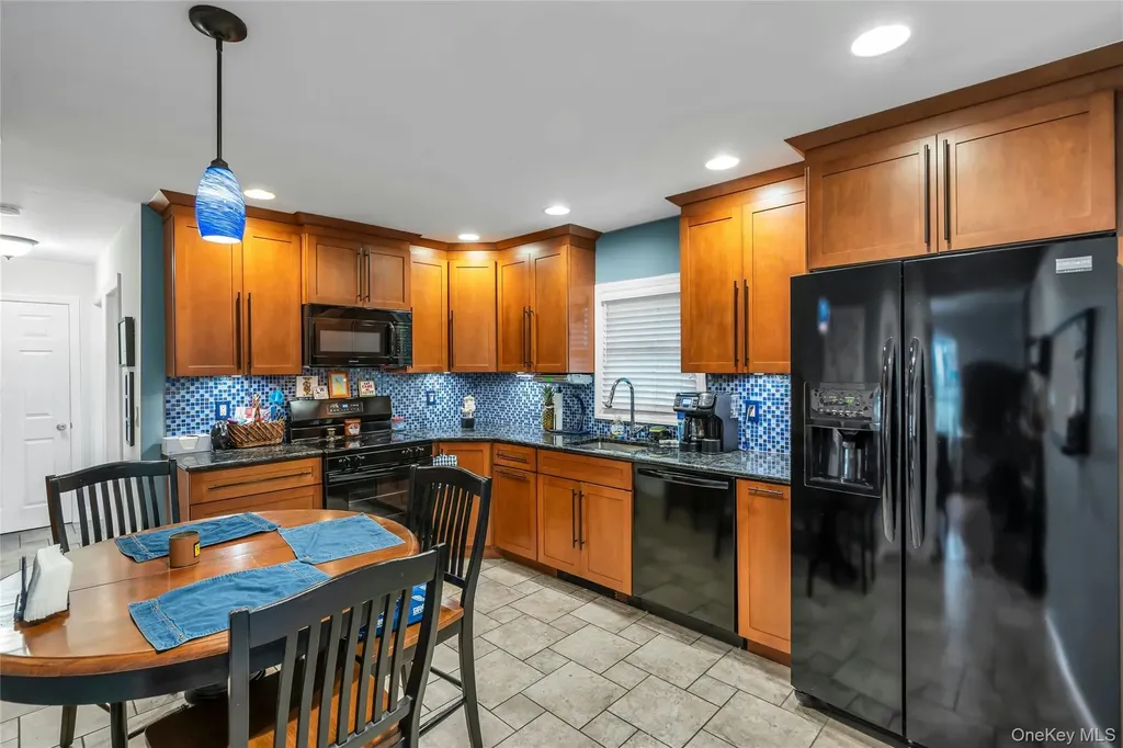 29 Crystal Lane Westbury NY 11590