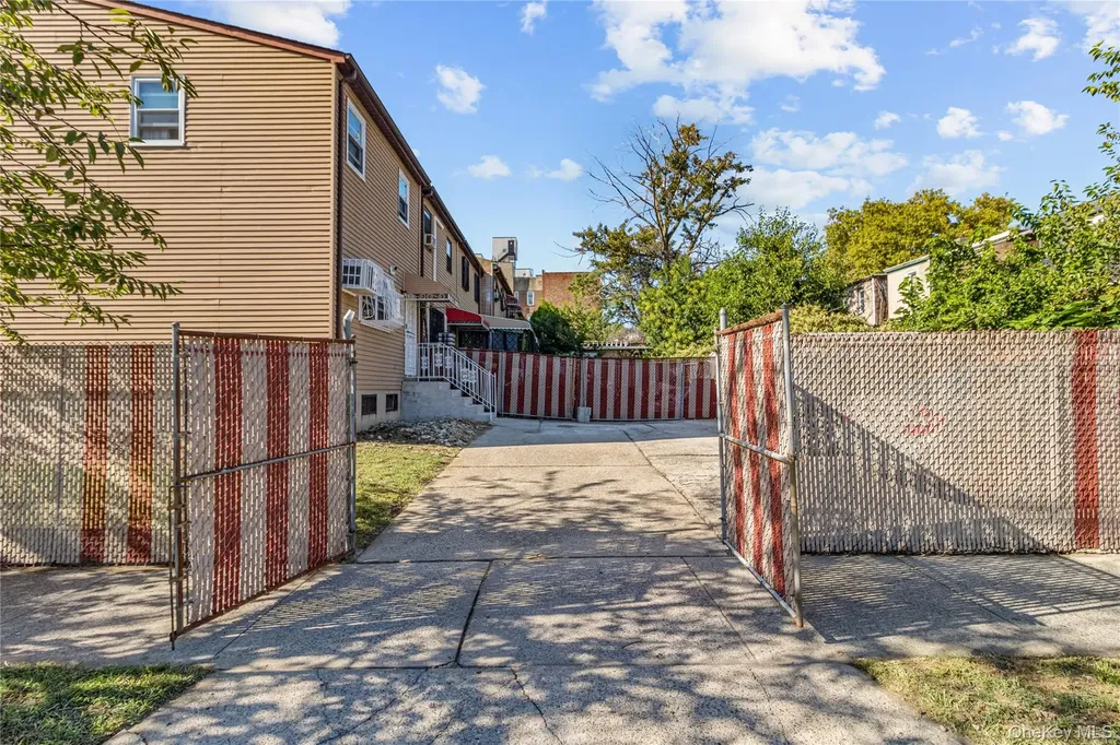 387 Miller Avenue Brooklyn NY 11207