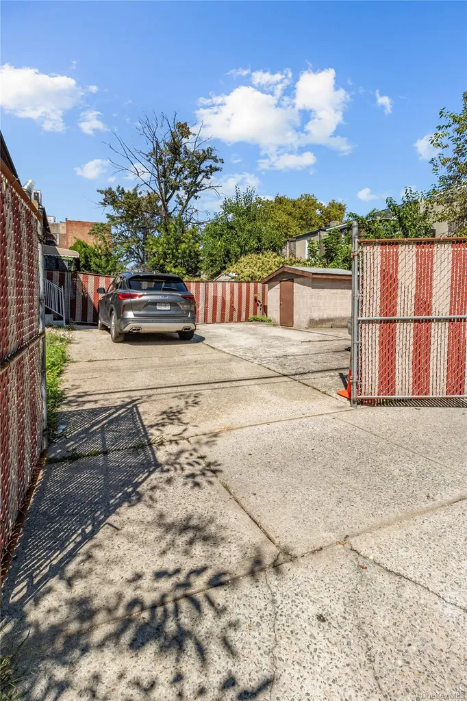 387 Miller Avenue Brooklyn NY 11207